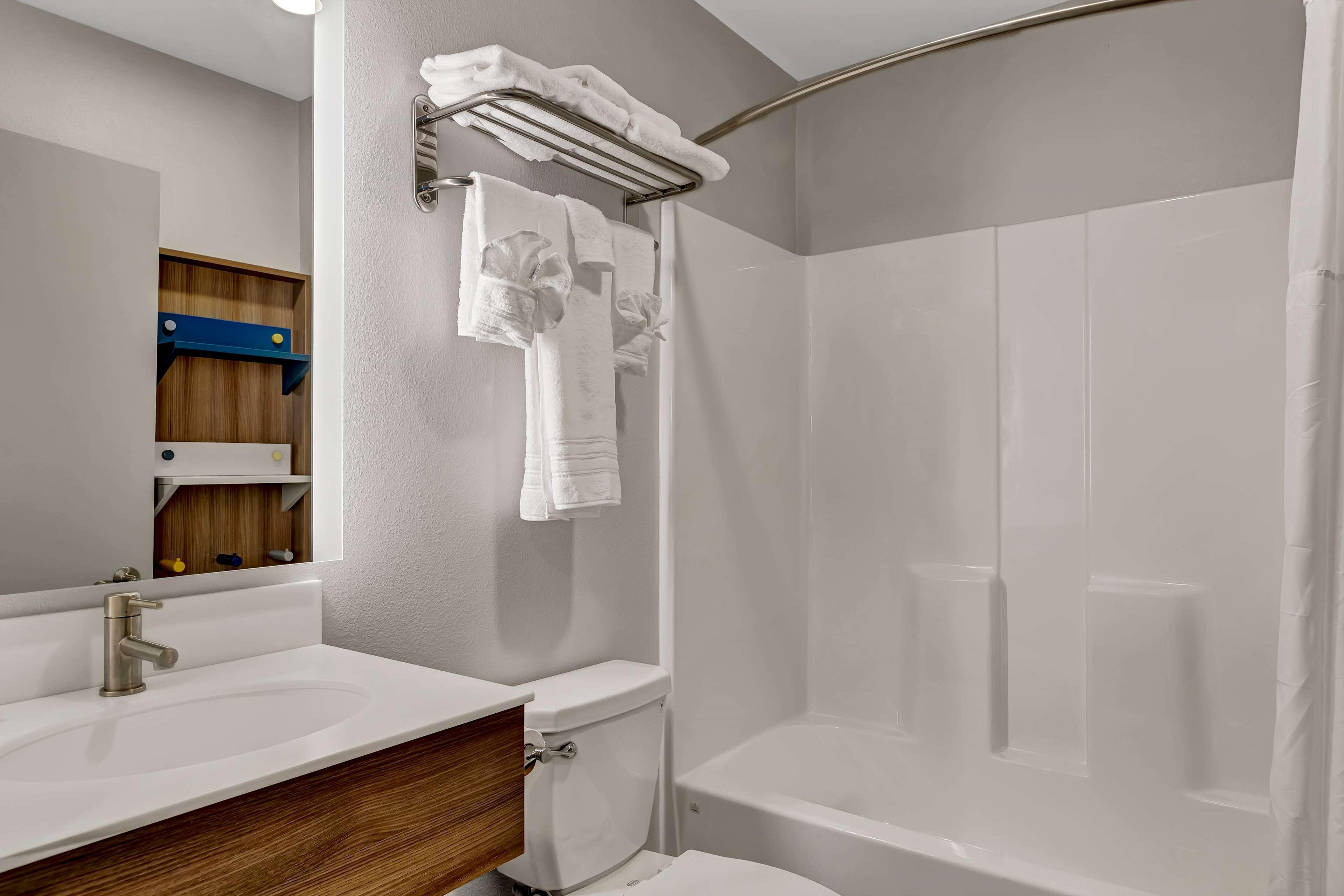 Express & - Quincy South By Ihg
