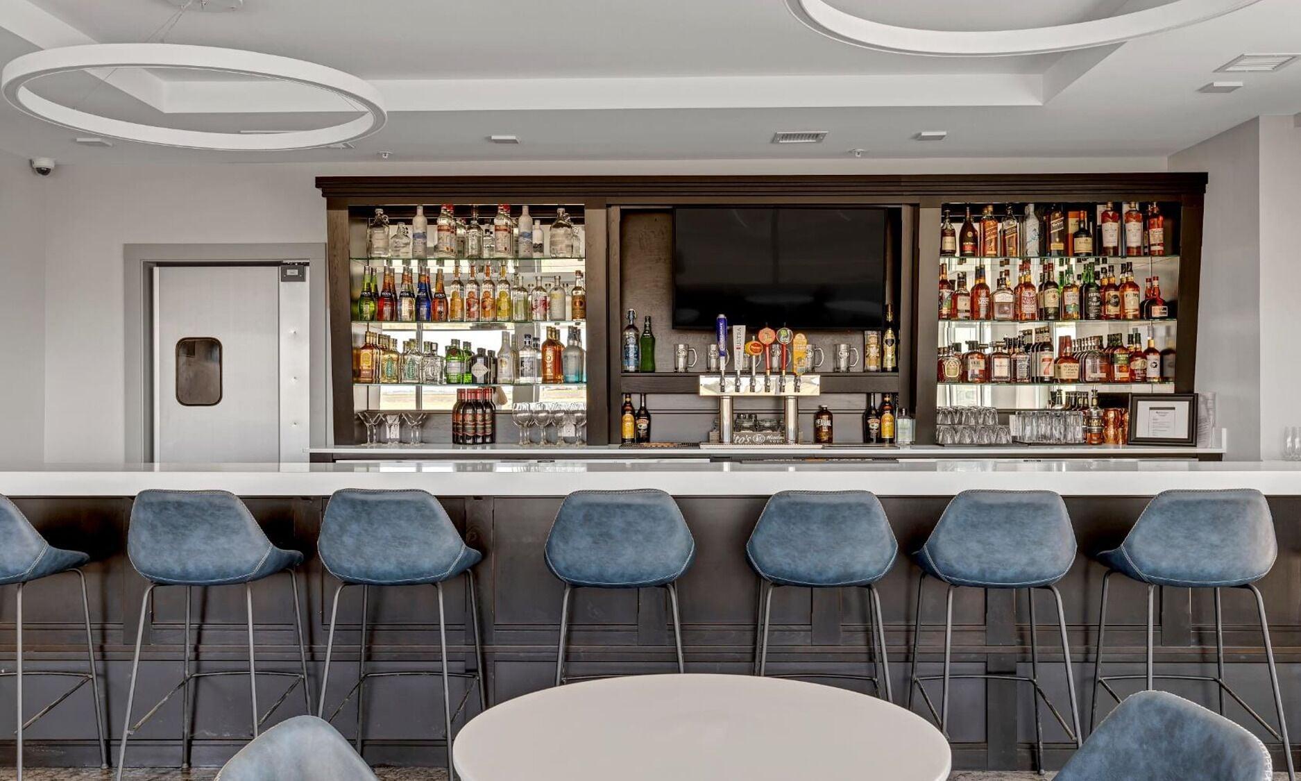 Express & - Quincy South By Ihg