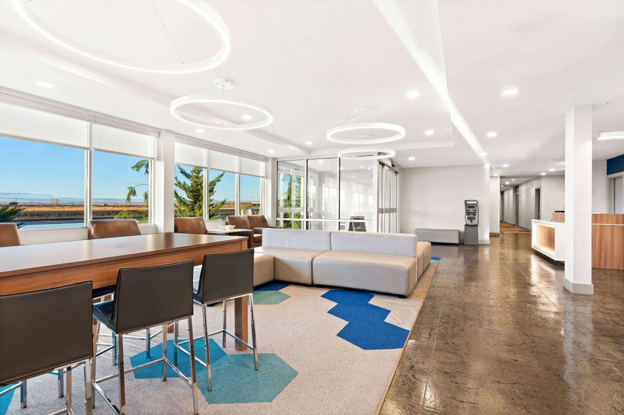 Express & - Quincy South By Ihg 2* George