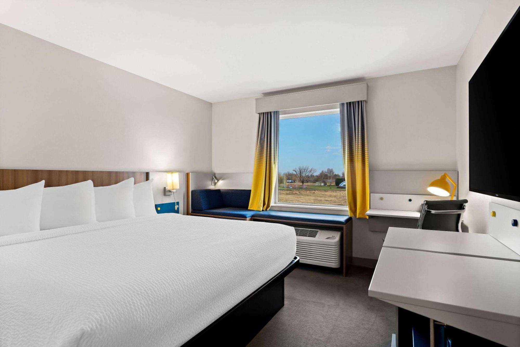 Express & - Quincy South By Ihg George