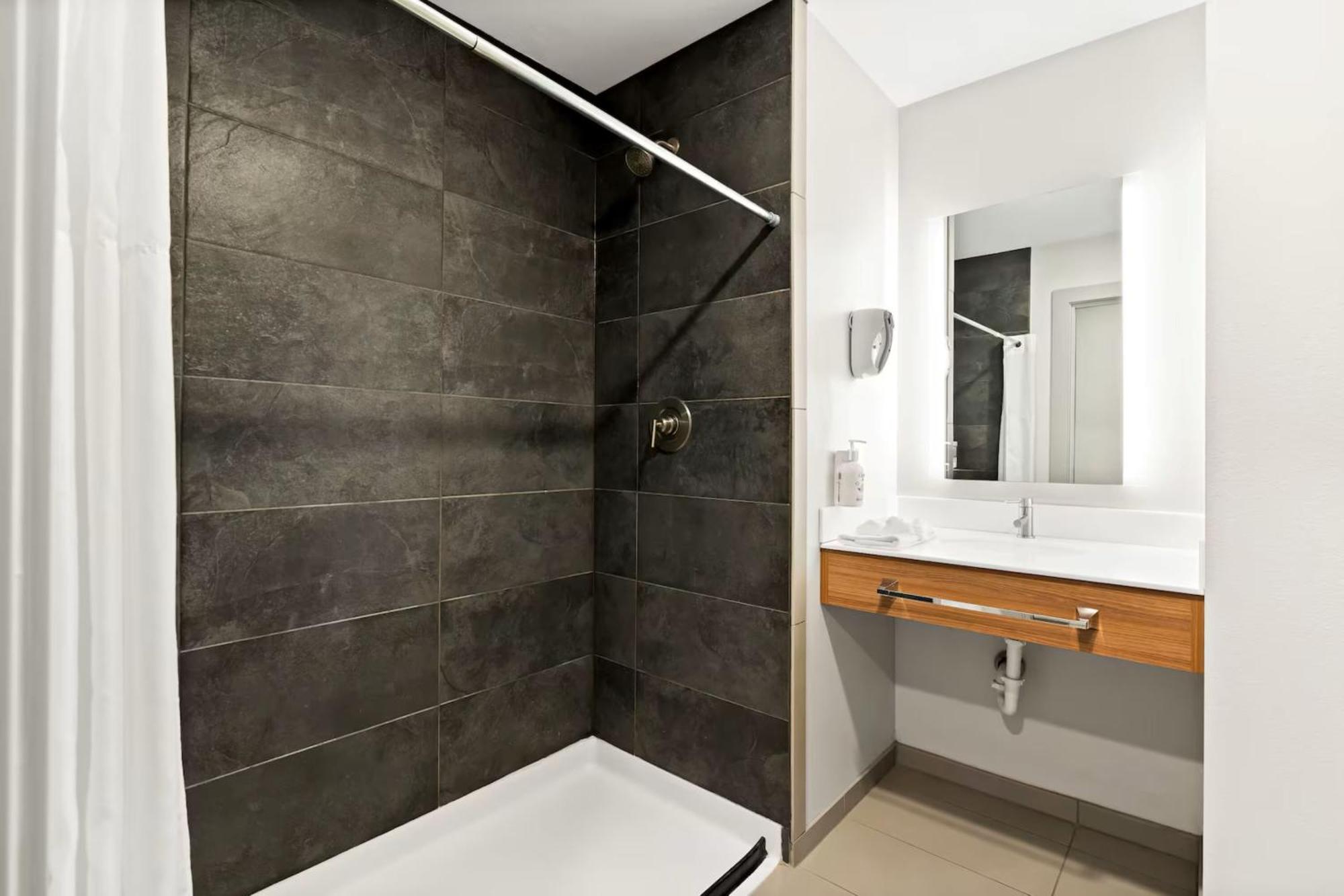 Express & - Quincy South By Ihg George