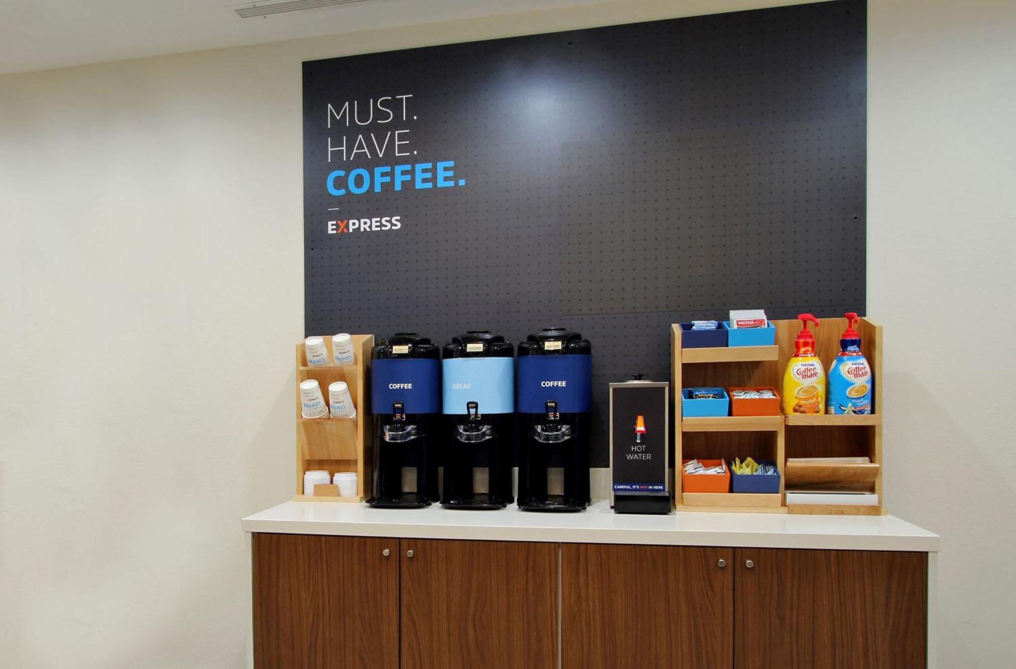 Express & - Quincy South By Ihg